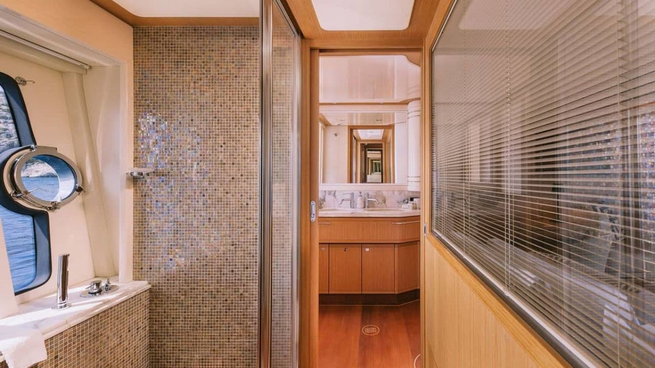Ferretti 830 view 20