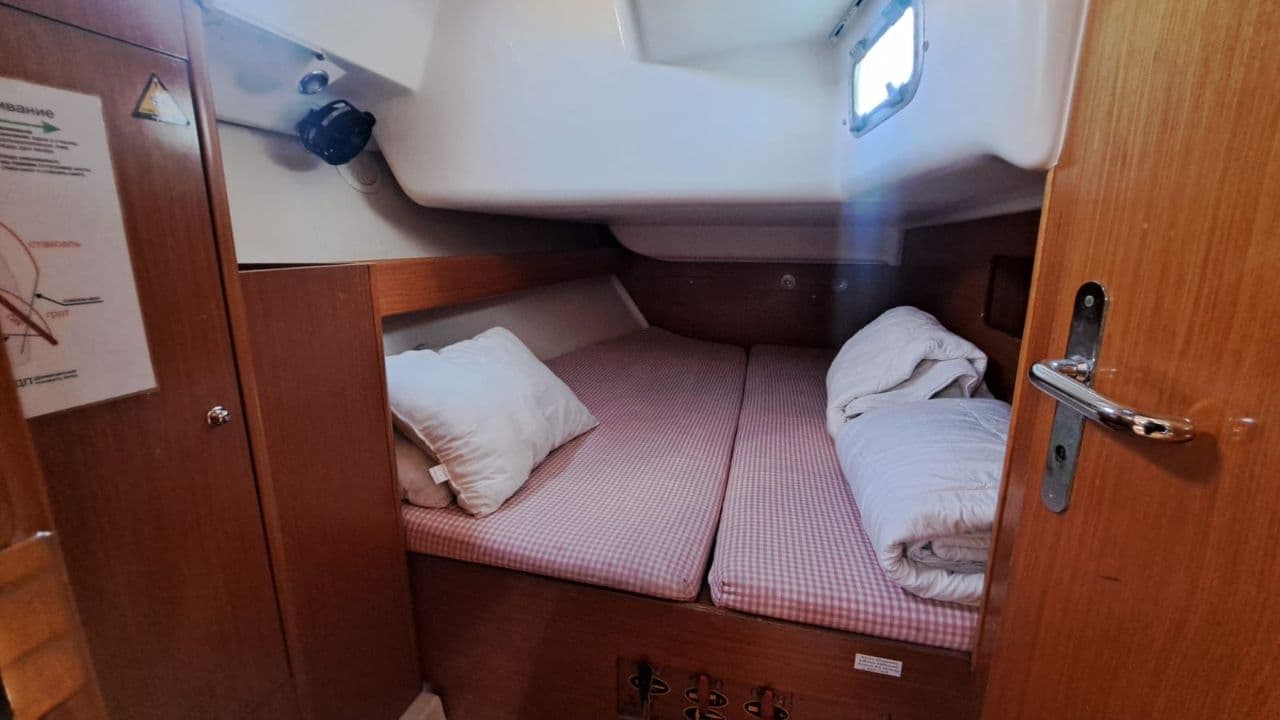 Beneteau Cyclades 43.4 view 6