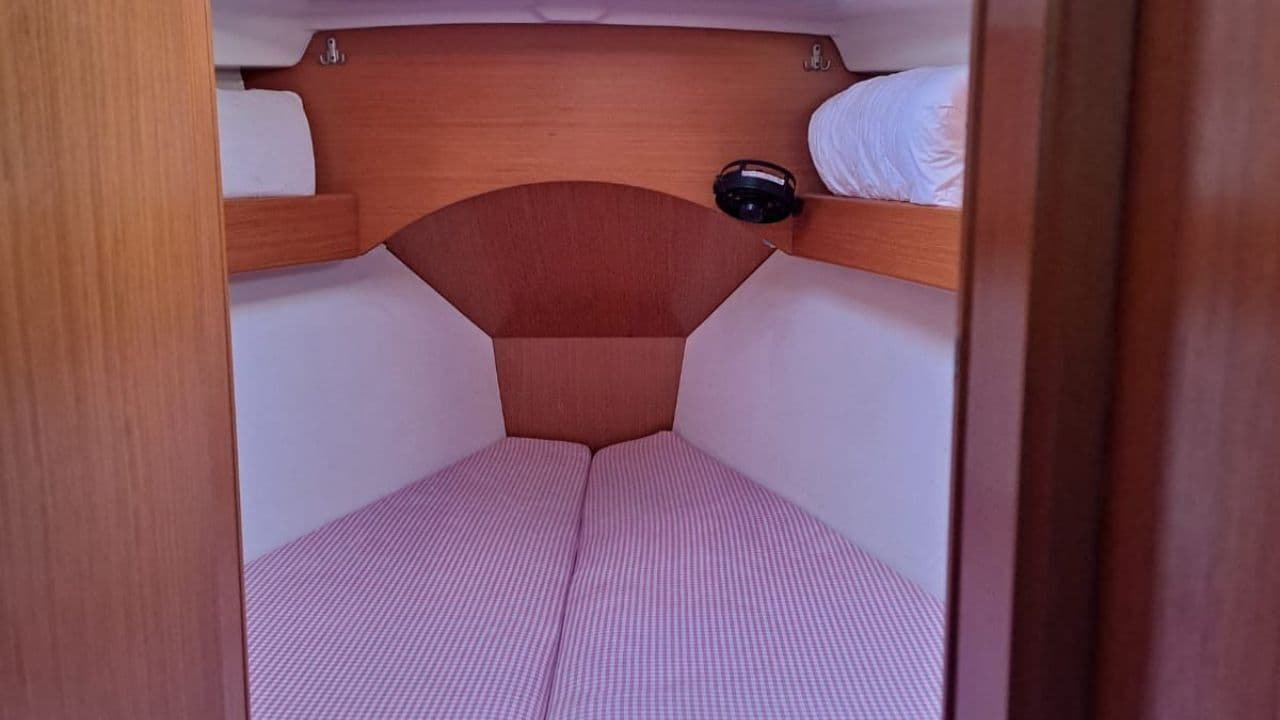 Beneteau Cyclades 43.4 view 15
