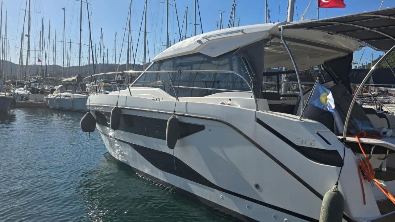 Bavaria 36 HT view 1