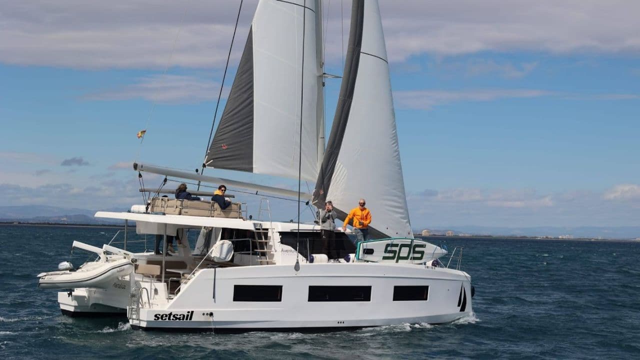 Aventura 37 Cruise MANALUA Catamaran for Sale view 3