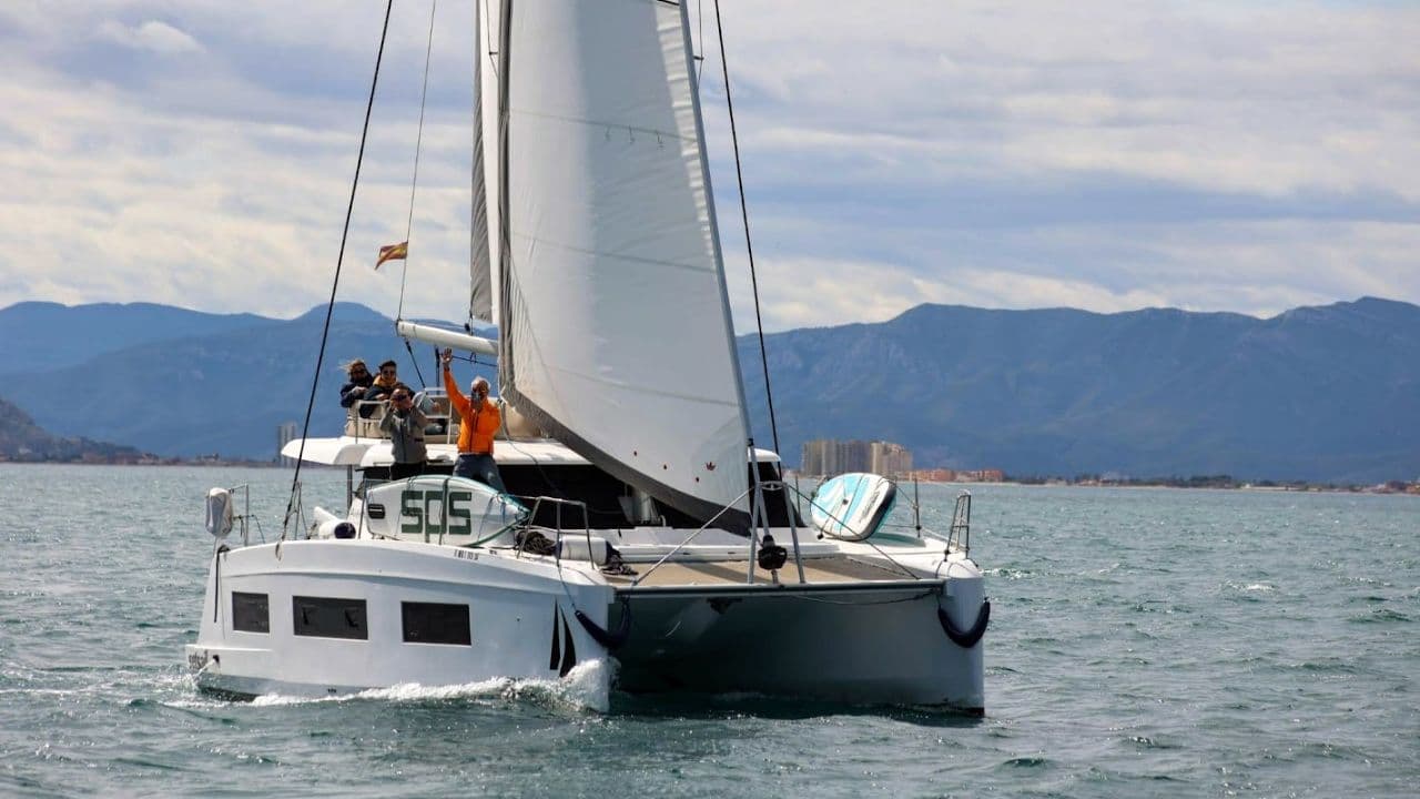 Aventura 37 Cruise MANALUA Catamaran for Sale view 7