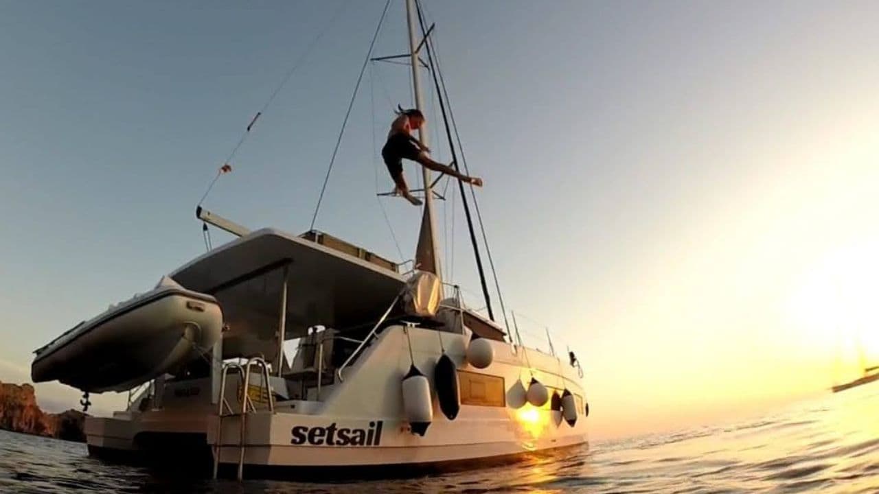 Aventura 37 Cruise MANALUA Catamaran for Sale view 2