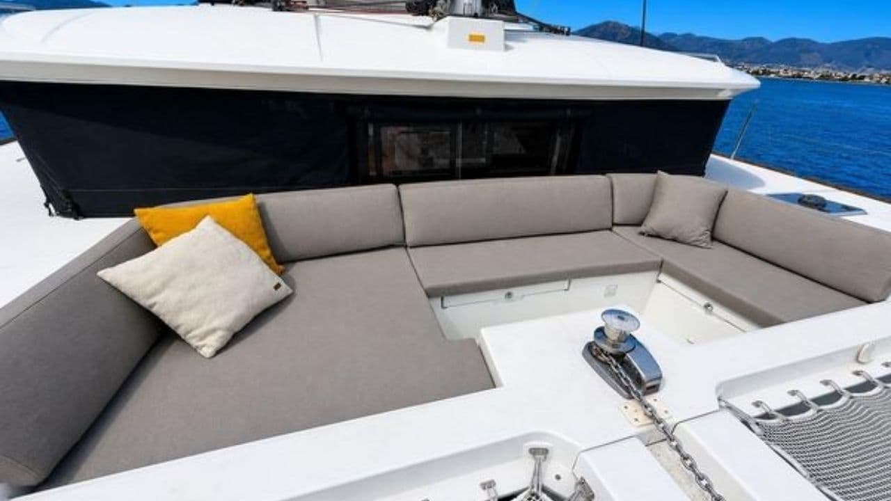 Lagoon 450 F view 8