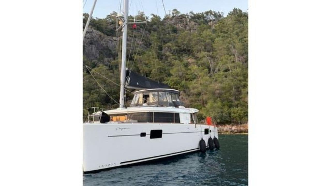 Lagoon 450 F view 5