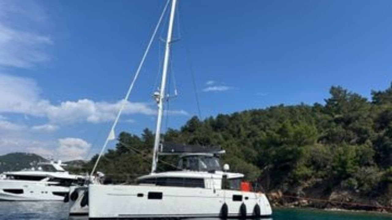 Lagoon 450 F view 4