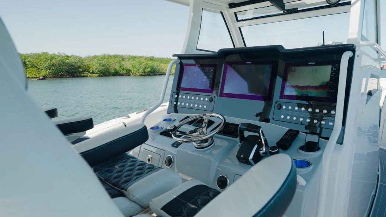 Tidewater 380 CC Adventure view 6
