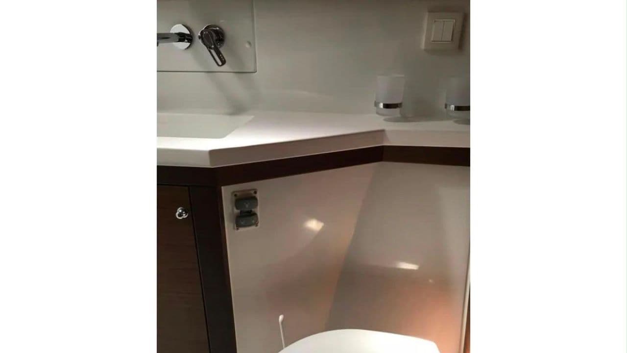 Grand DeLuxe I view 6