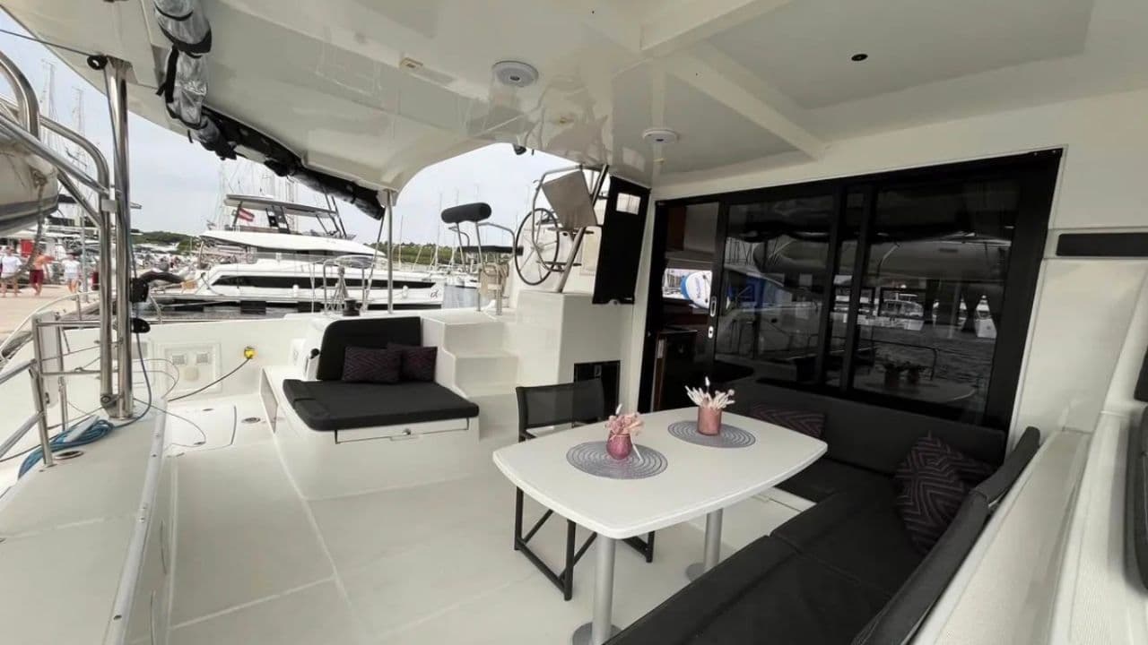 Lagoon 42 view 8