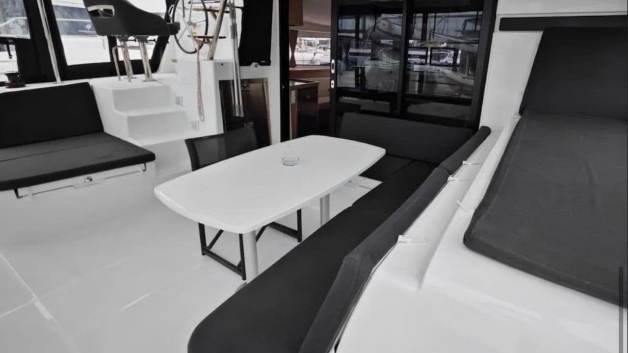 Lagoon 42  view 3