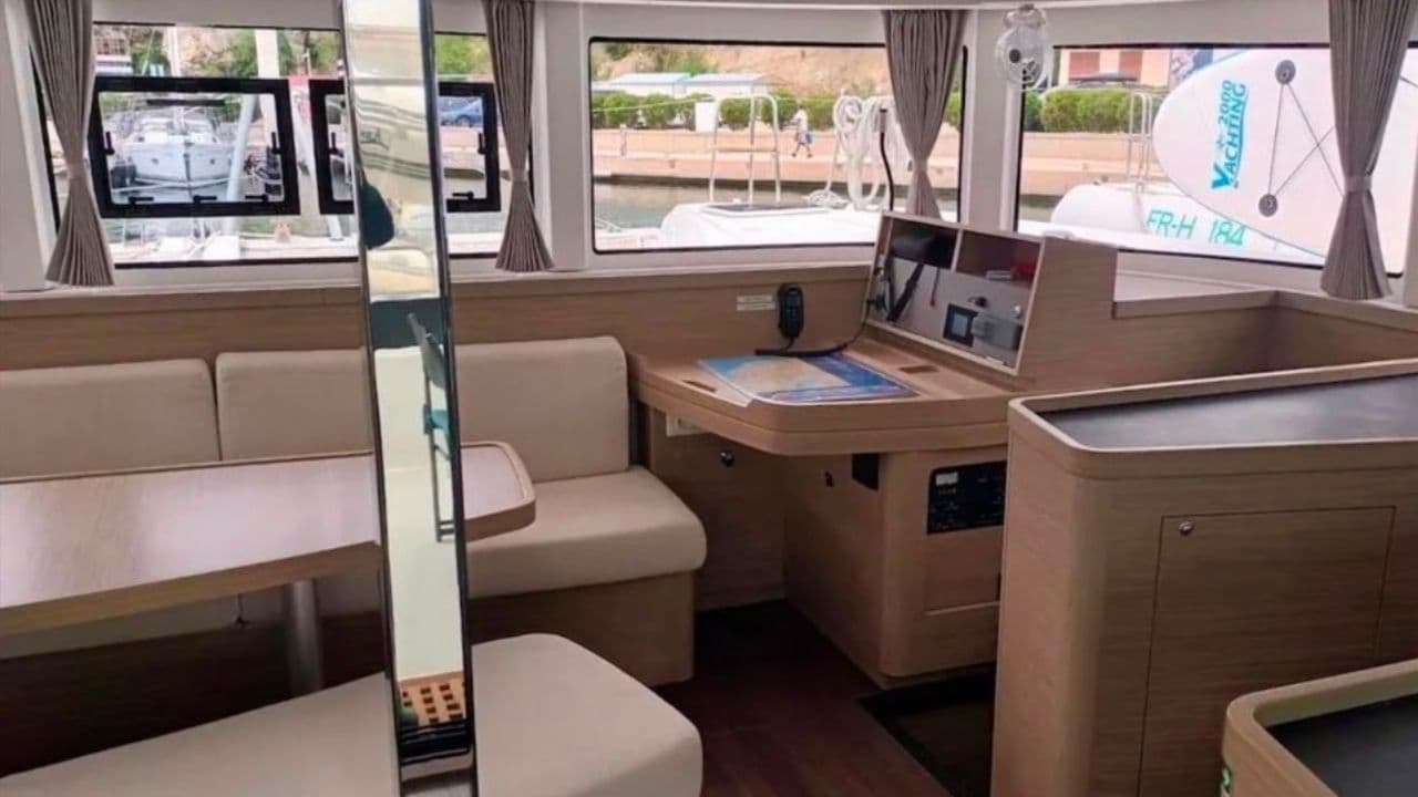 Lagoon 42  view 12