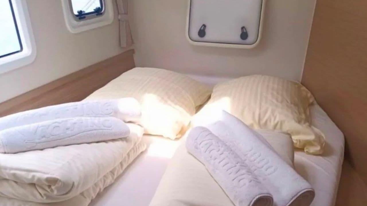 Lagoon 42  view 16