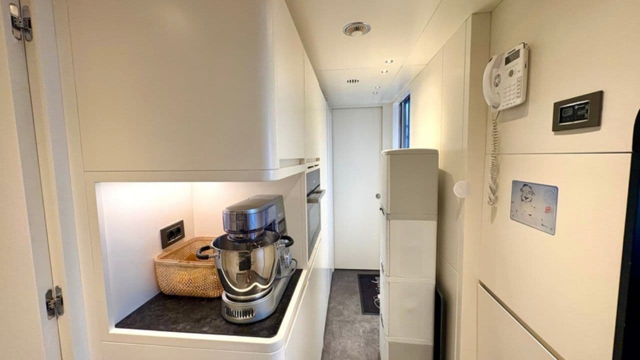 Benetti Delfino 95 view 24