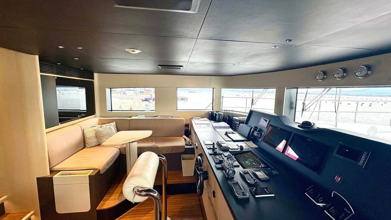 Benetti Delfino 95 view 26