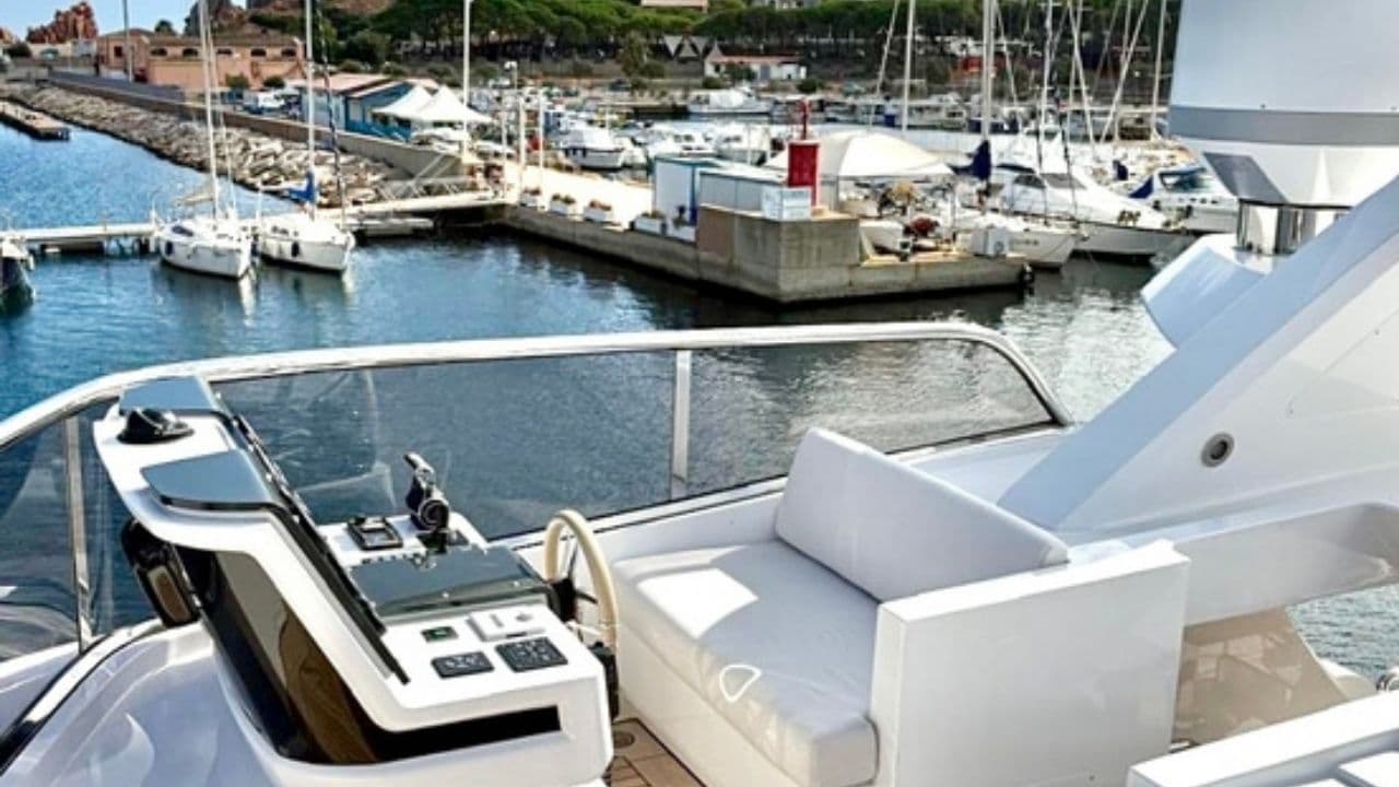 Benetti Delfino 95 view 27