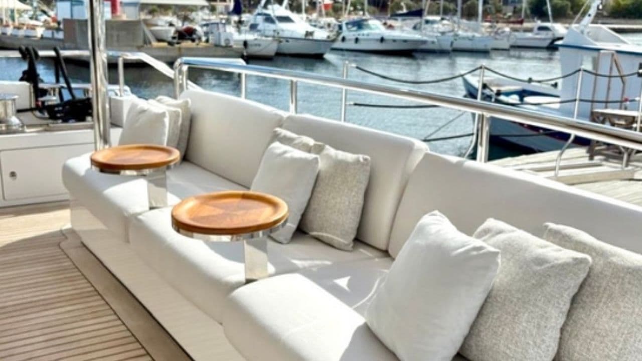 Benetti Delfino 95 view 11