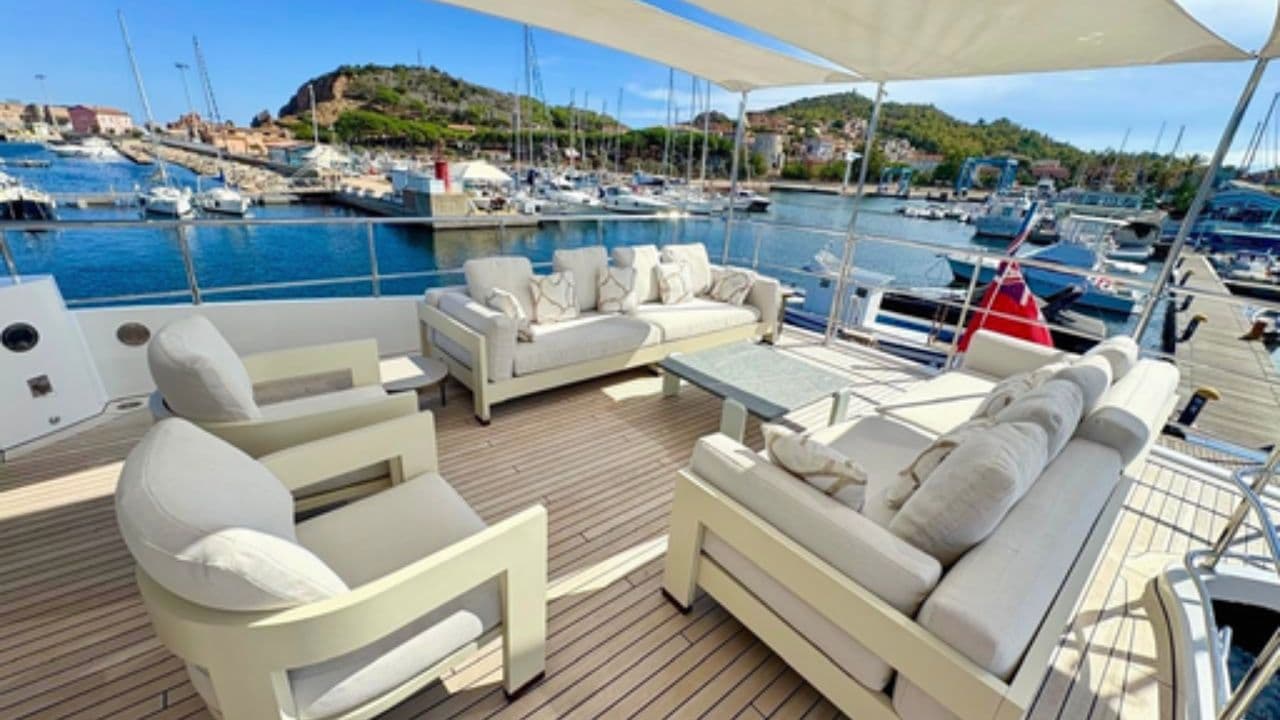 Benetti Delfino 95 view 4
