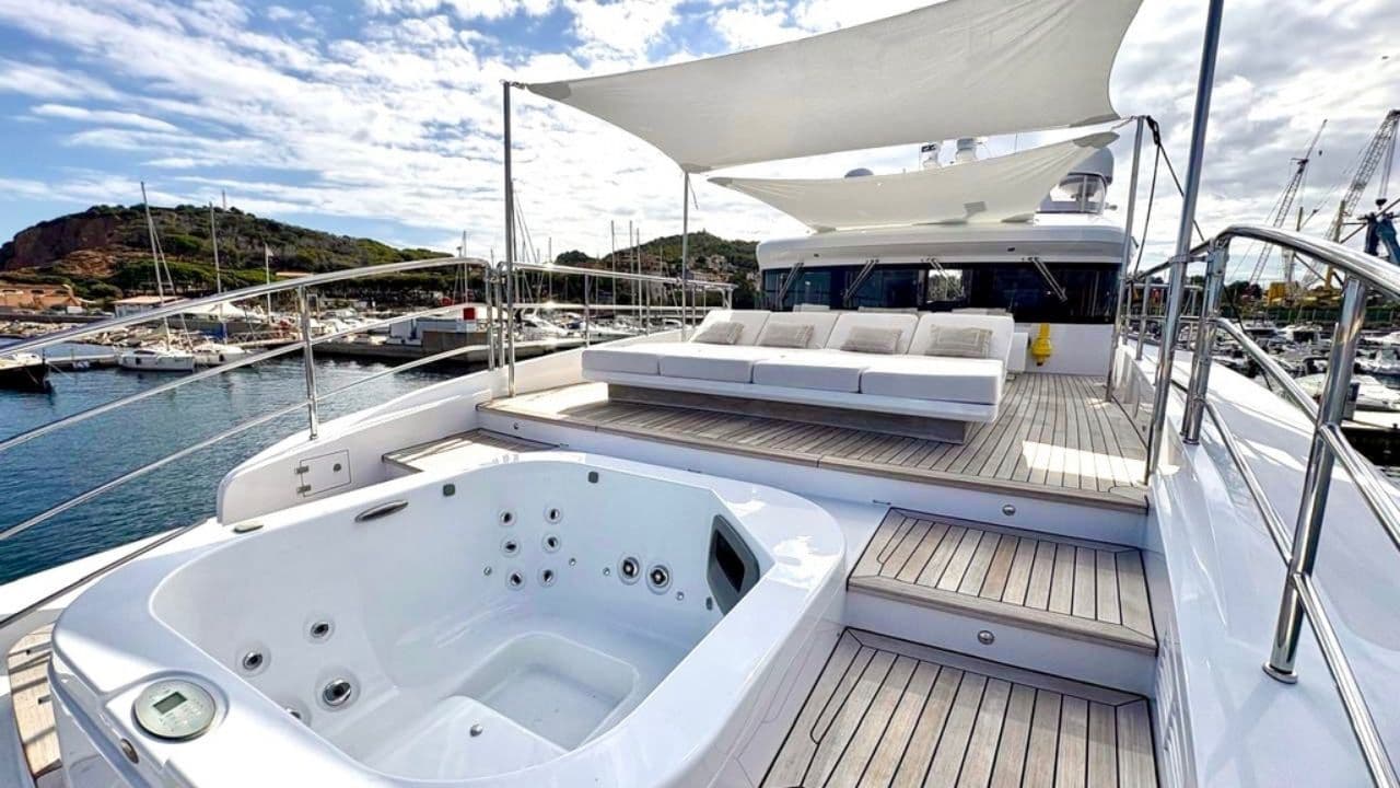 Benetti Delfino 95 view 7