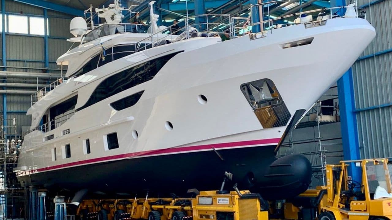 Benetti Delfino 95 view 2
