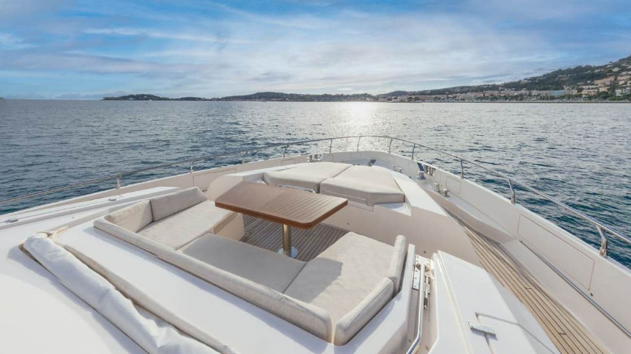 CECILOU view 24