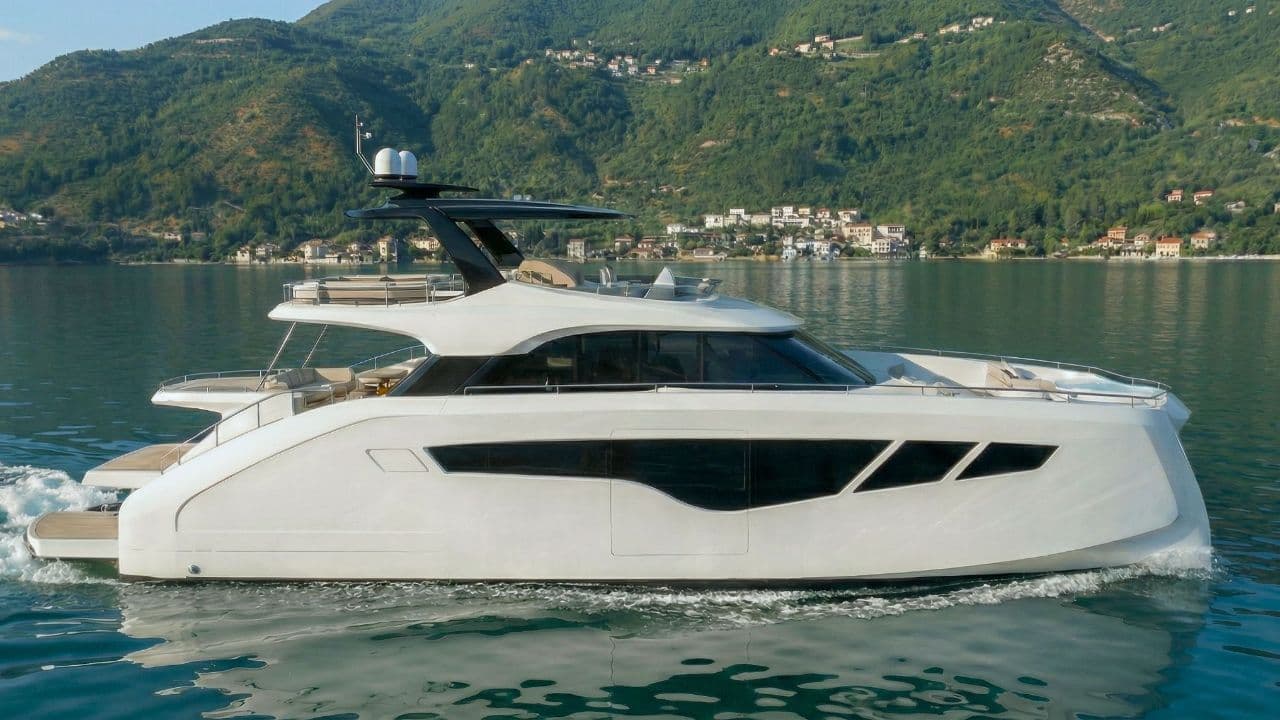 OPC-070 | 24M Luxury Power Catamaran view 2