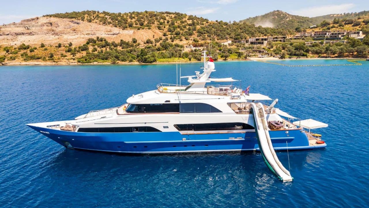 OTTAWA IV | 39M TRI-DECK MOTOR YACHT FOR SALE view 4