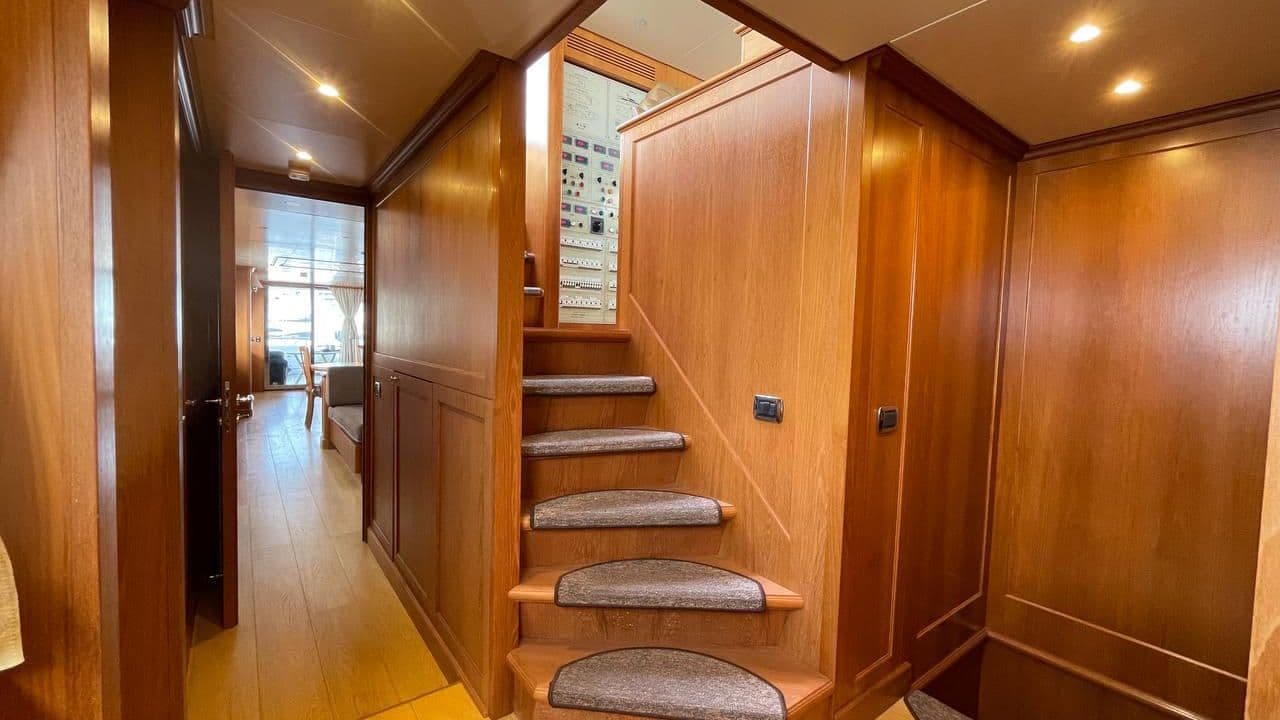 HEESEN 83 view 12
