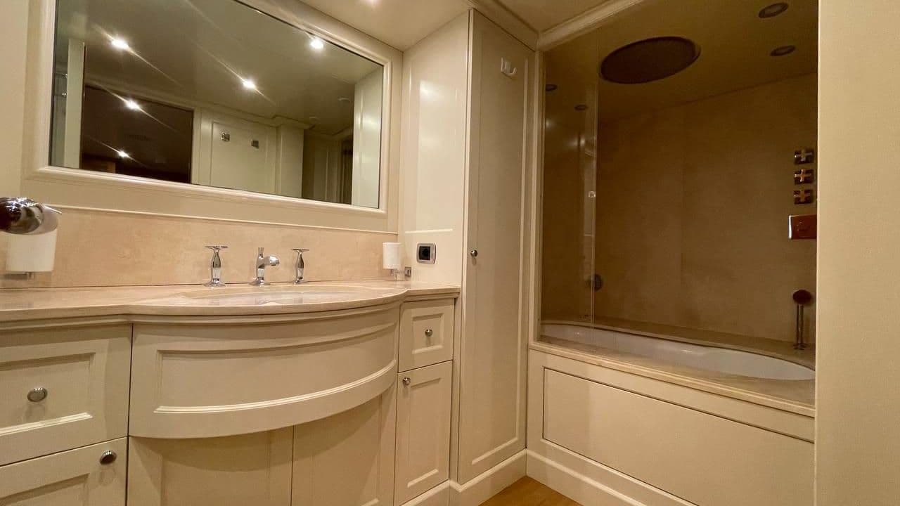 HEESEN 83 view 24