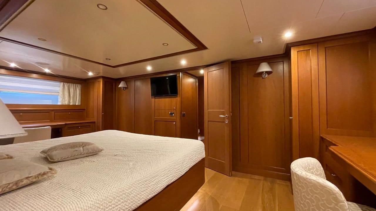 HEESEN 83 view 22