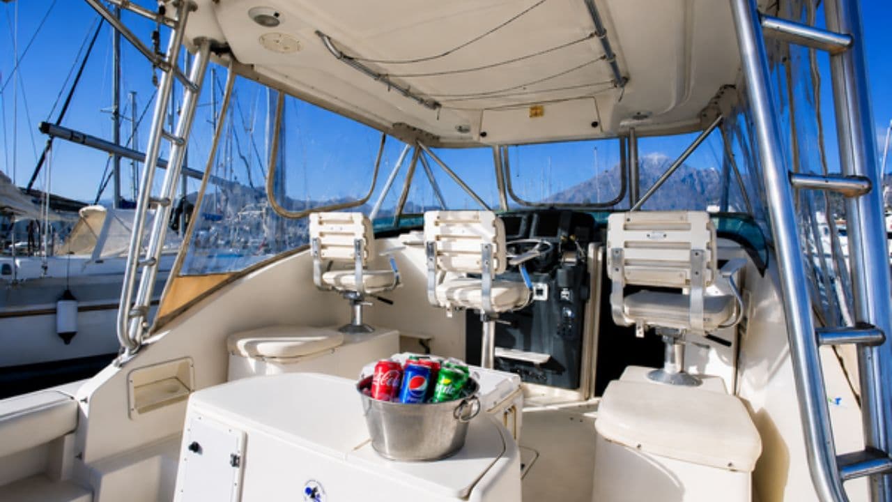Pursuit 3000 Offshore view 5