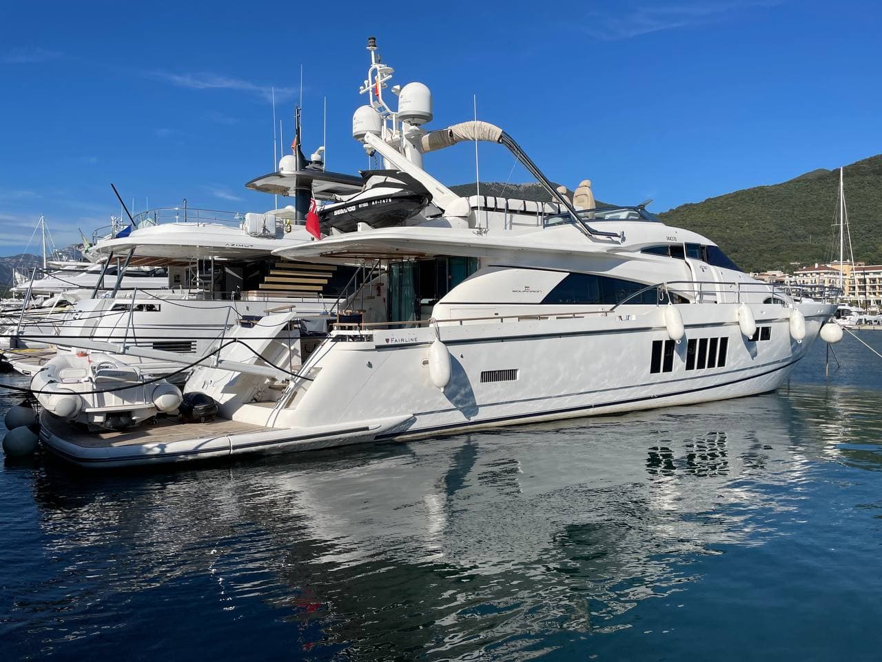 Fairline Squadron 78 view 3