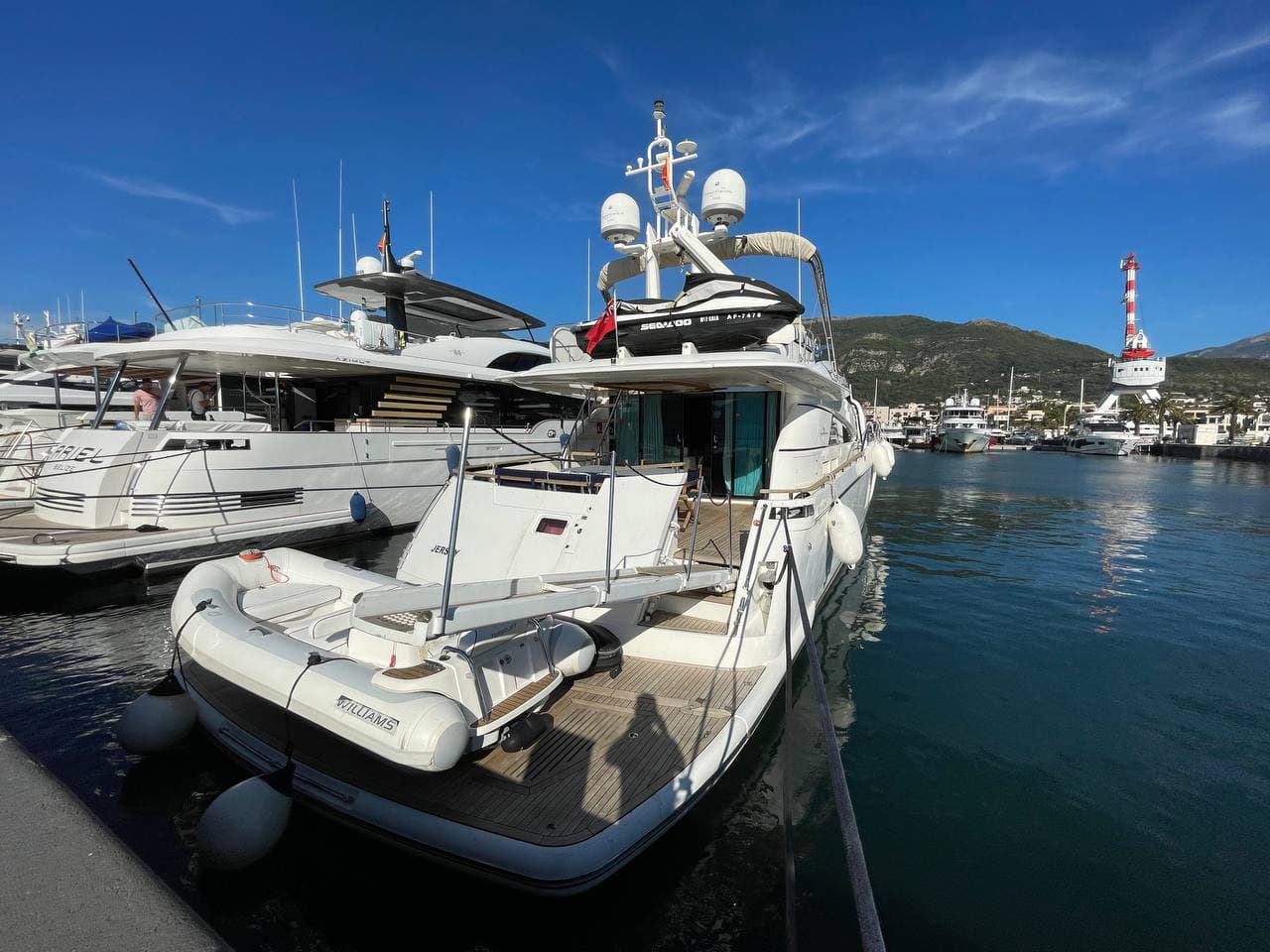 Fairline Squadron 78 view 5
