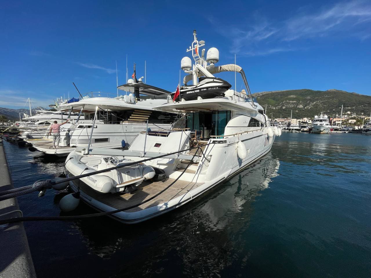 Fairline Squadron 78 view 6