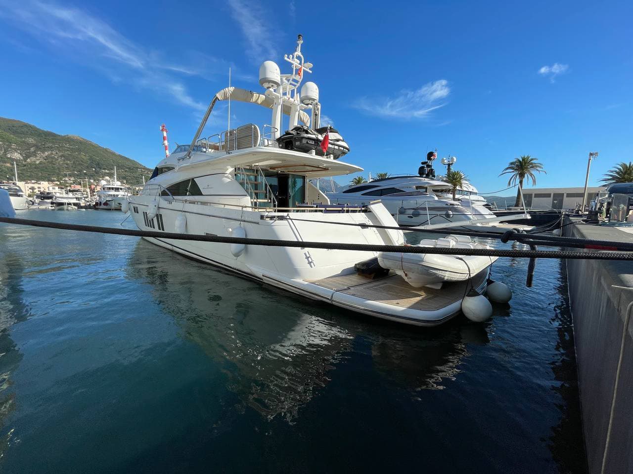 Fairline Squadron 78 view 10