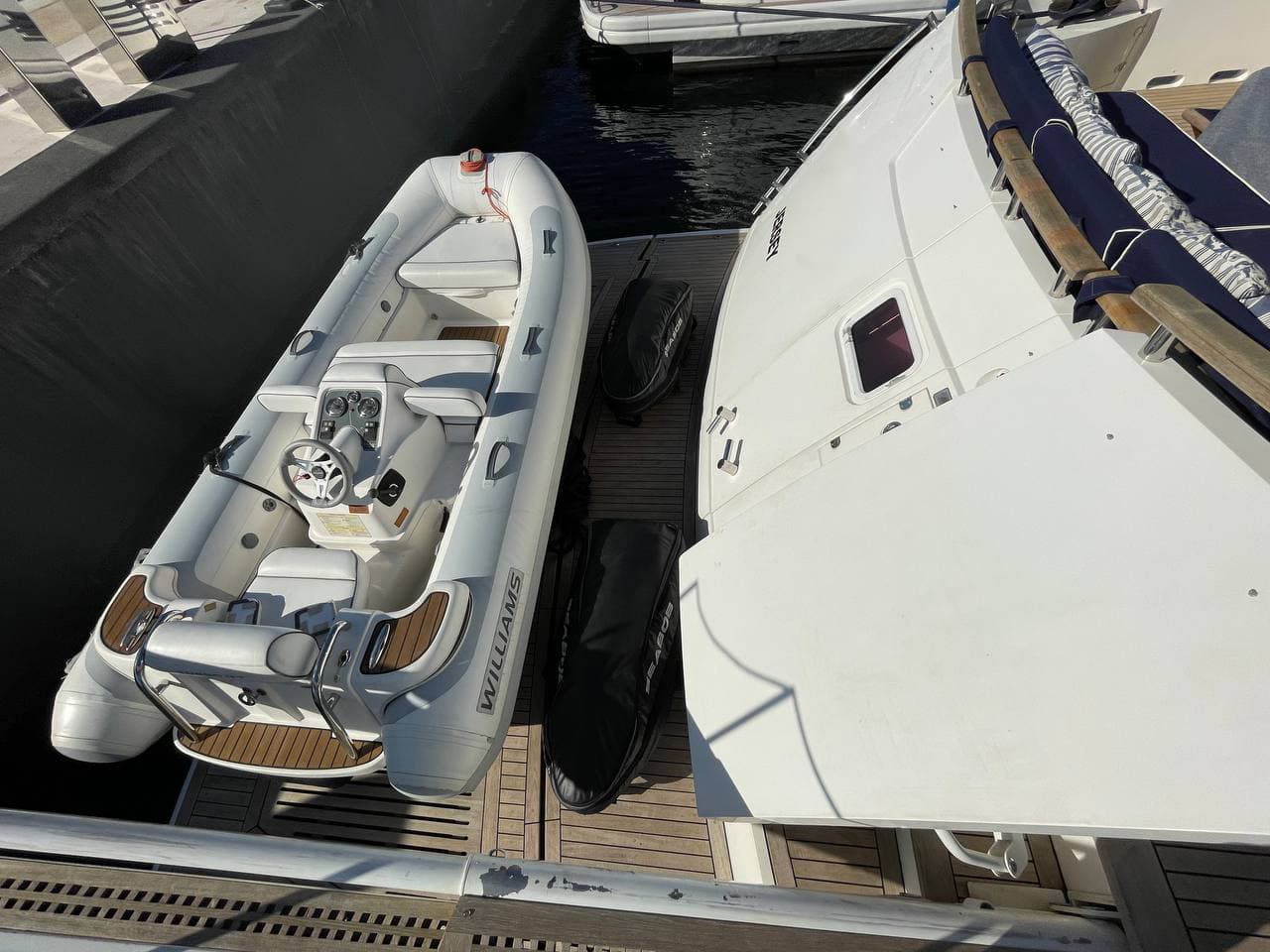 Fairline Squadron 78 view 12