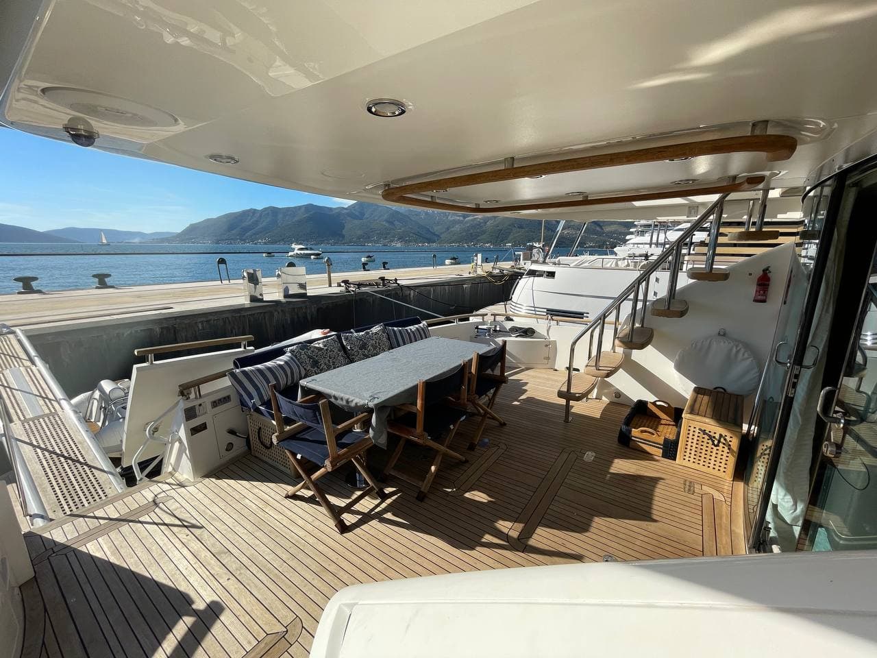Fairline Squadron 78 view 17