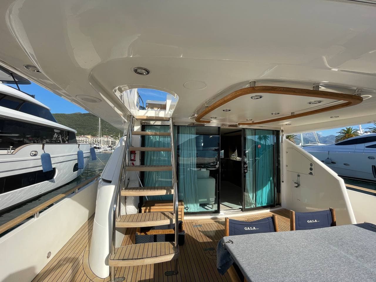 Fairline Squadron 78 view 19