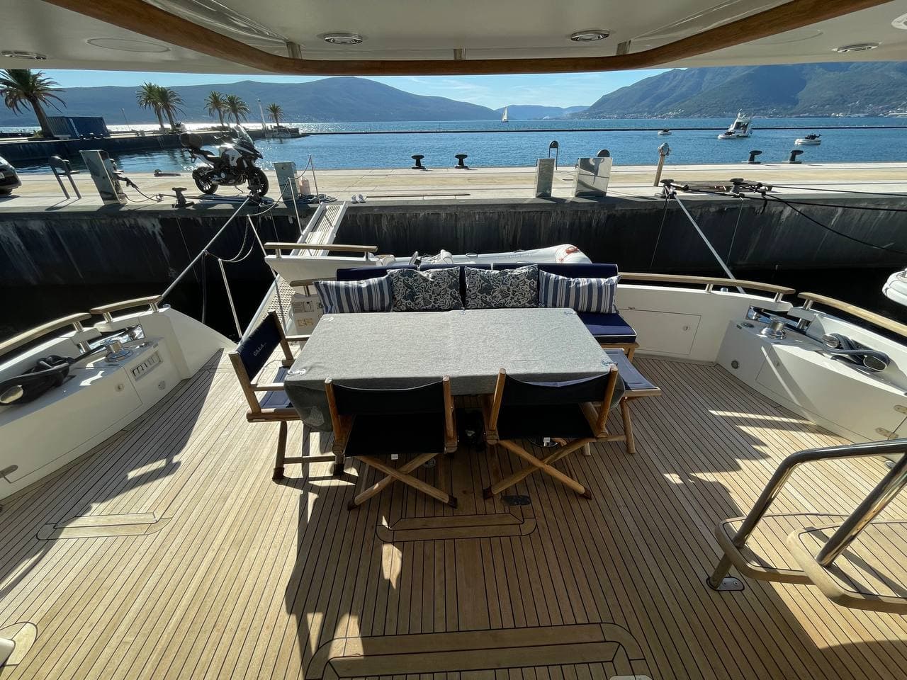 Fairline Squadron 78 view 21