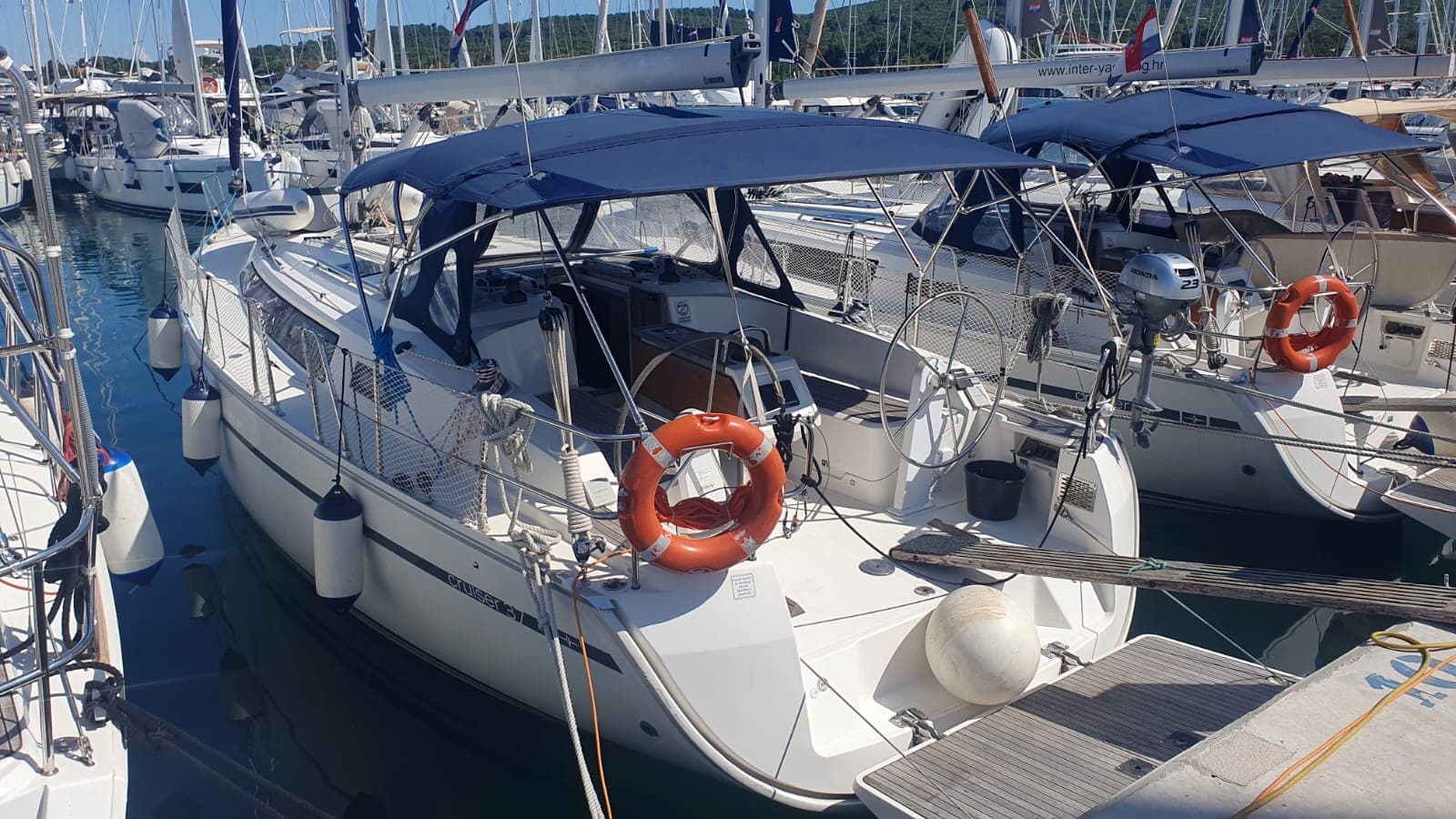 Bavaria Cruiser 37 view 2