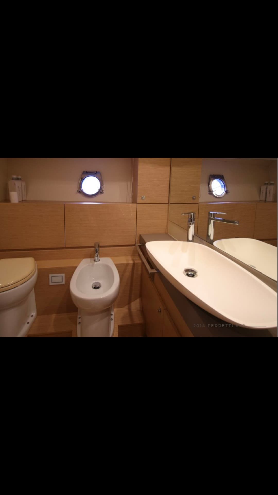 Ferretti 690 Flybridge Motor Yacht for Sale view 10