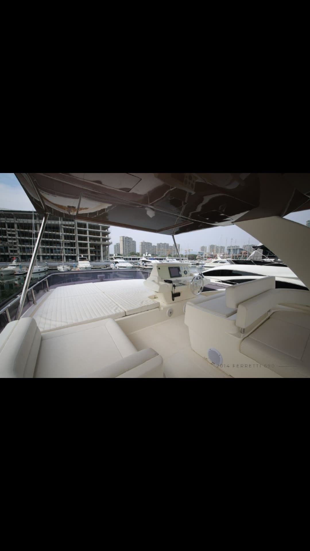 Ferretti 690 Flybridge Motor Yacht for Sale view 3