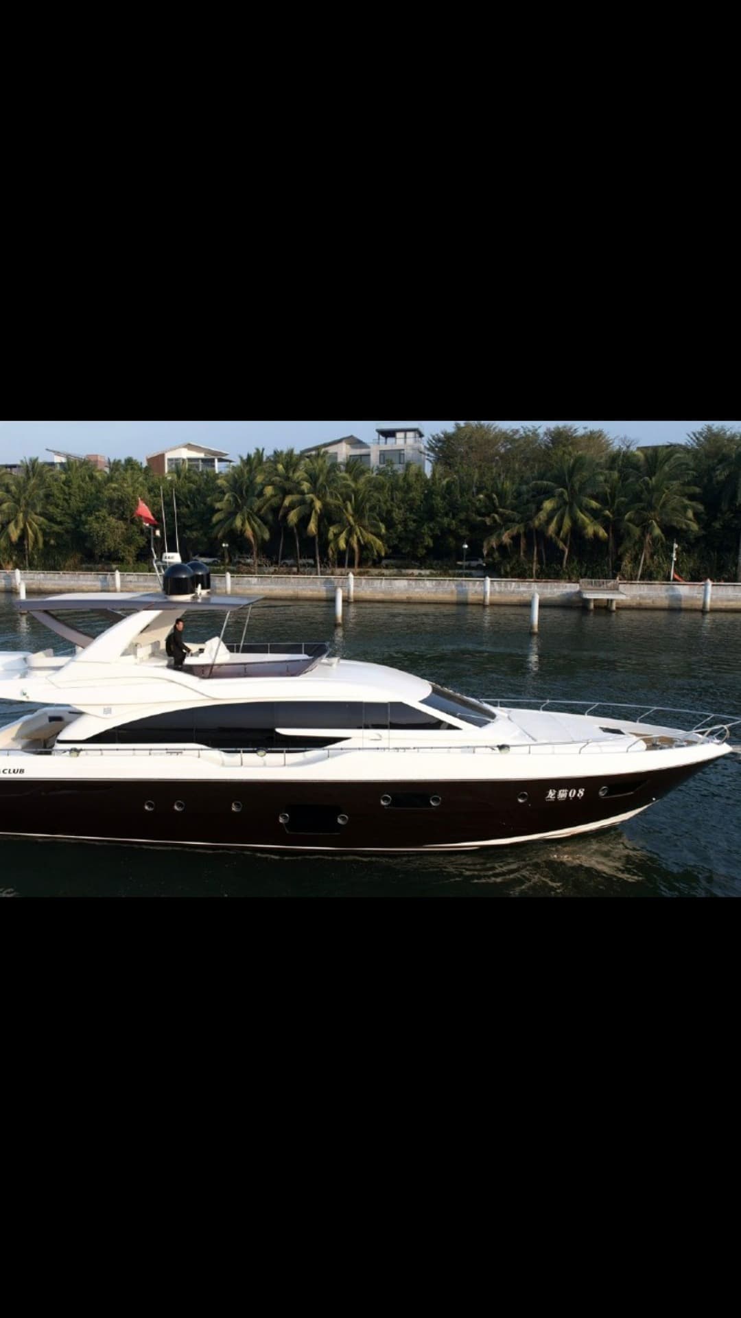 Ferretti 690 Flybridge Motor Yacht for Sale view 1