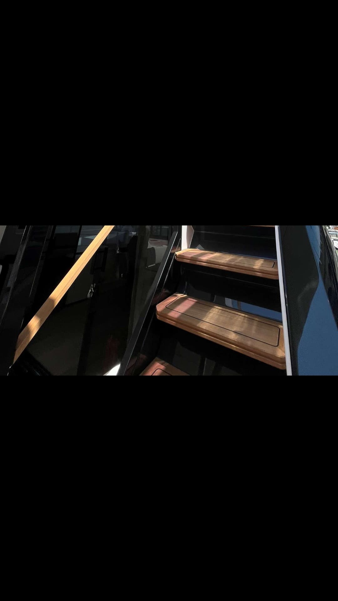 Ferretti 860 view 10