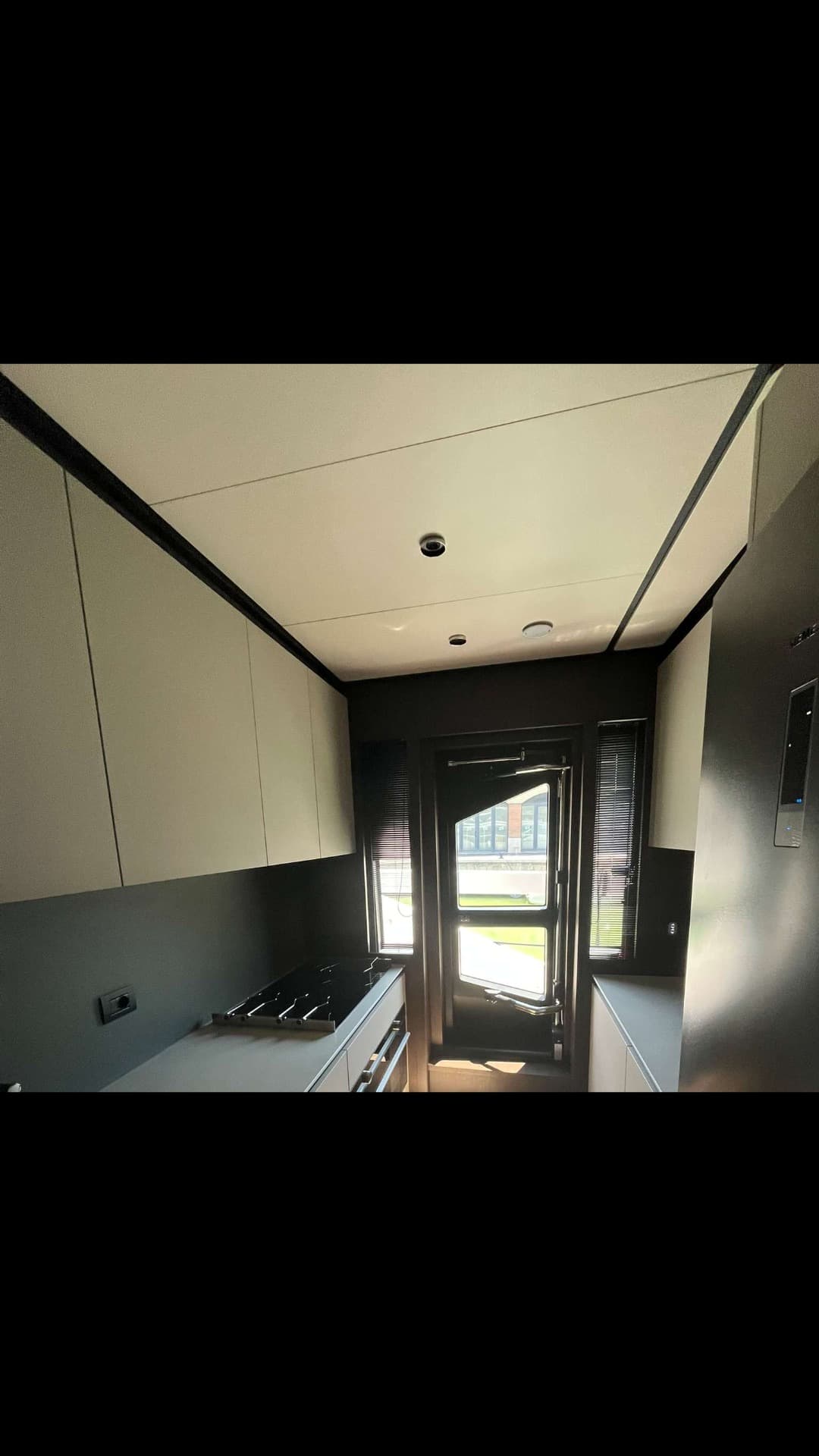 Ferretti 860 view 23