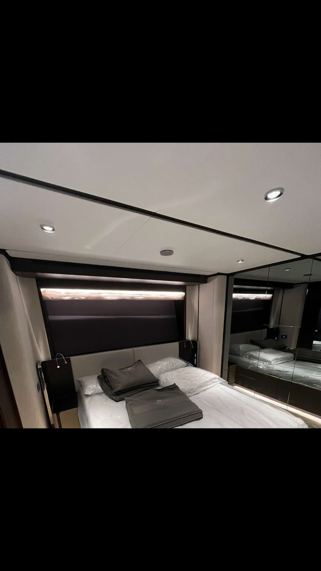 Ferretti 860 view 26