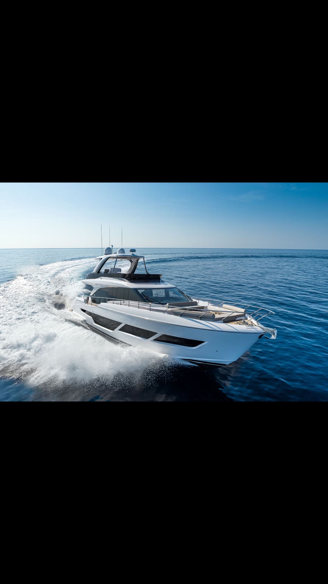 Ferretti Yachts 670 view 3