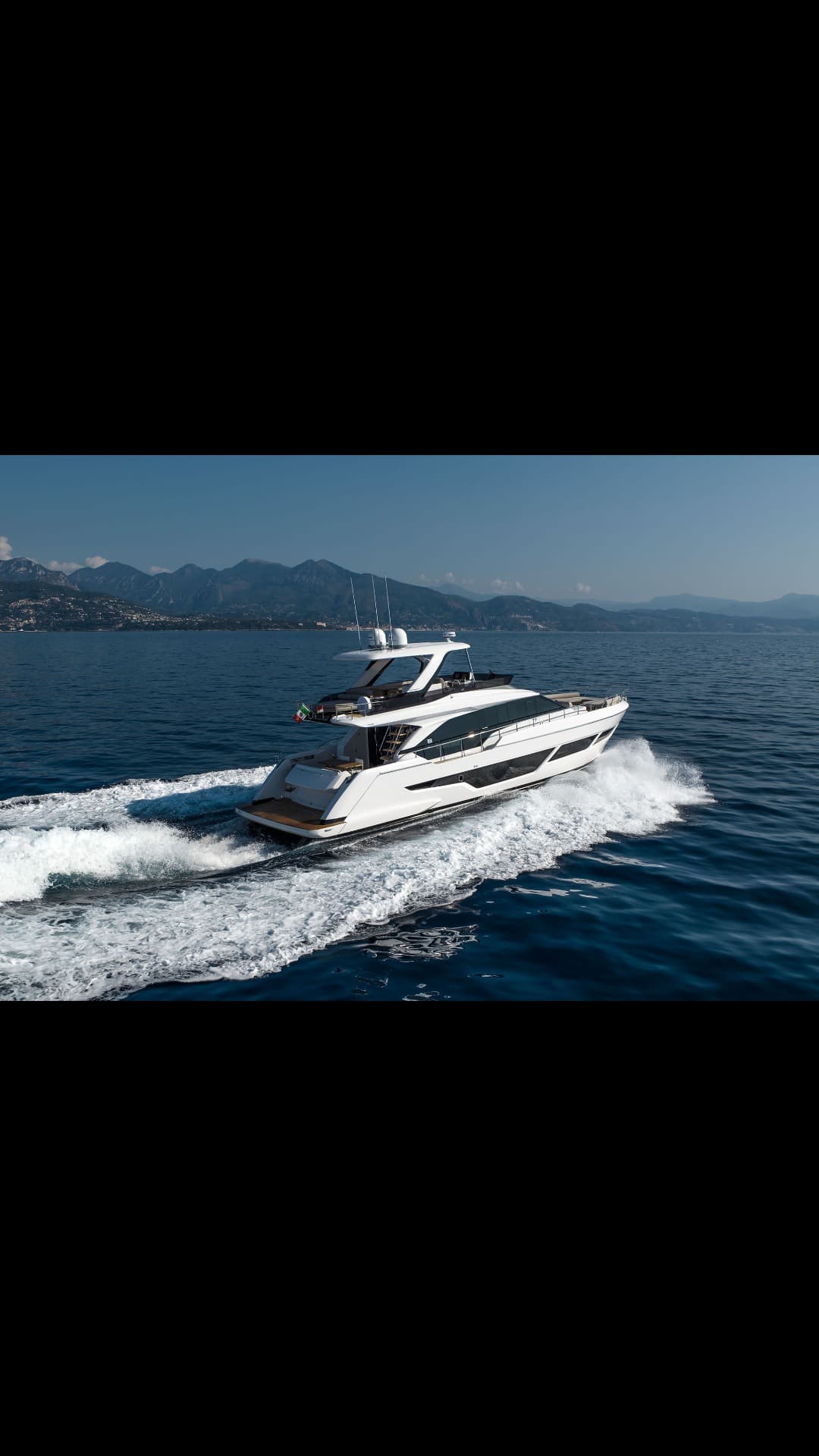 Ferretti Yachts 670 view 4