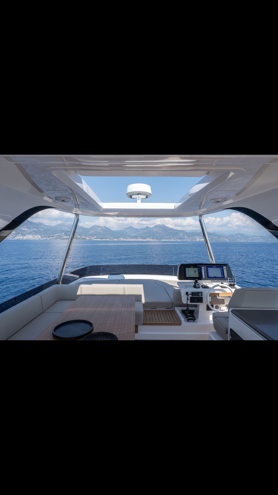 Ferretti Yachts 670 view 15