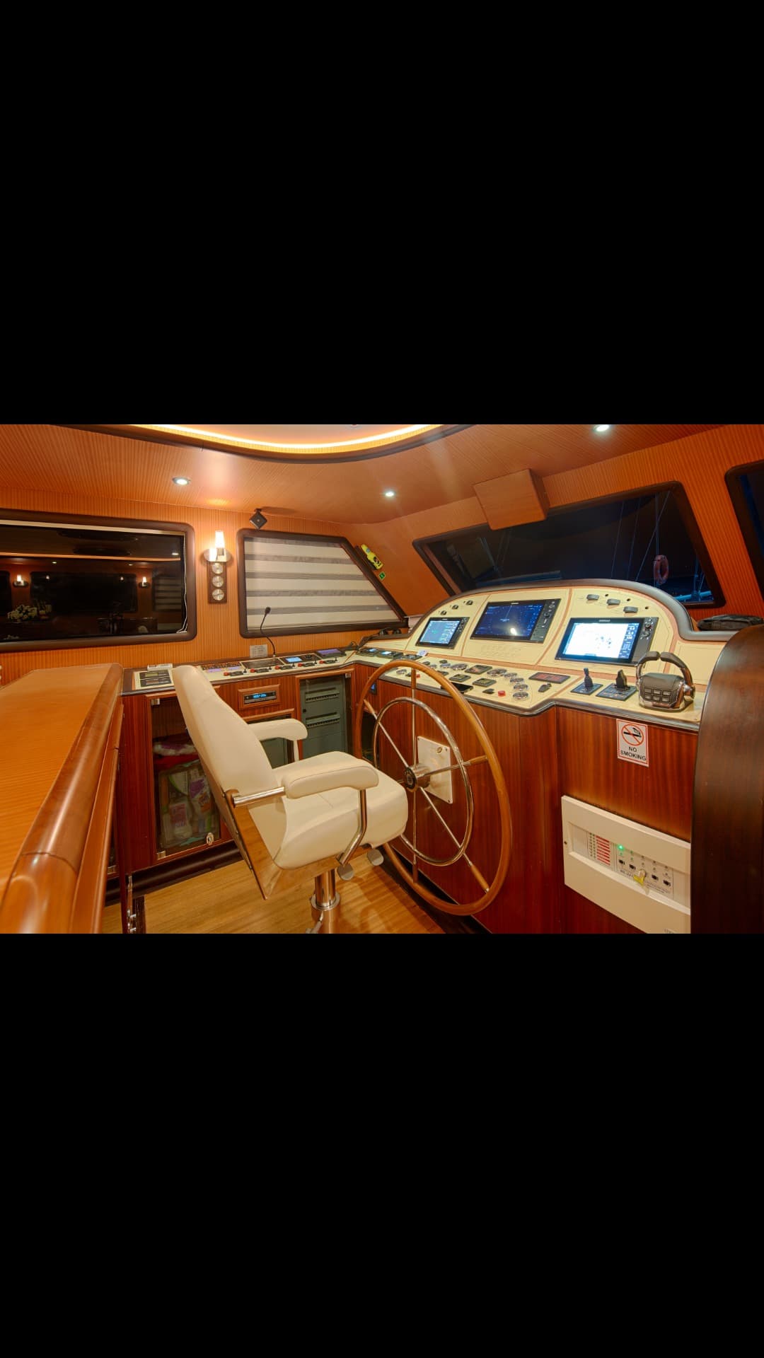 QUEEN OF SALMAKIS view 115