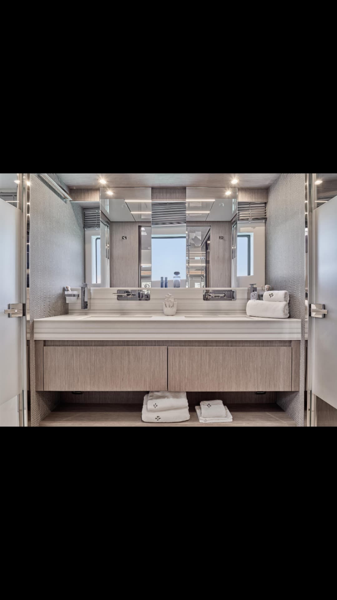 PRESTIGE M8 view 3